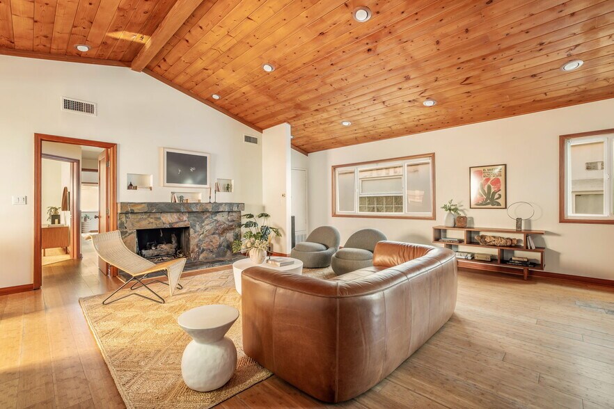 More Photos Of 16 Spinnaker St, Marina Del Rey Multifamily For Sale