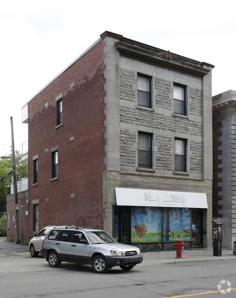 Primary Photo Of 418 Rue Beaubien E, Montréal Schools For Sale