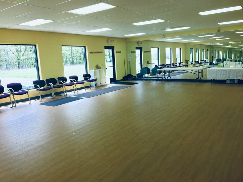 More Photos Of 17615 W Moore St, Grant Office For Lease