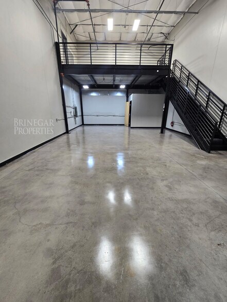 More Photos Of 2100 Double Creek Dr, Round Rock Warehouse For Sale