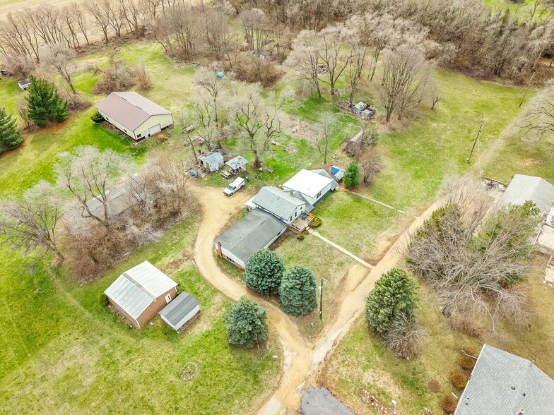 More Photos Of 2280 S Rock City Rd, Ridott Multifamily For Sale