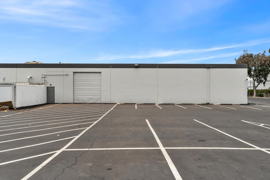 More Photos Of 44368-44370 Old Warm Springs Blvd, Fremont Warehouse For Lease