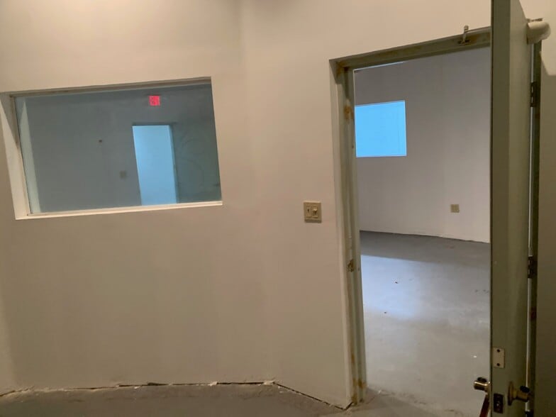 More Photos Of 14200-14238 SW 136th St, Miami Light Manufacturing For Sale