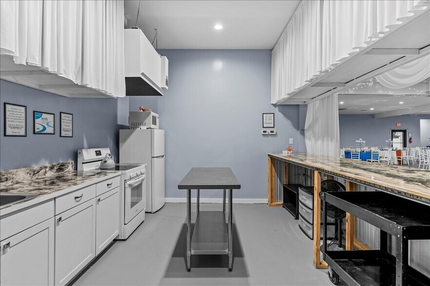 More Photos Of 88 N Daleville Ave, Daleville General Retail For Sale