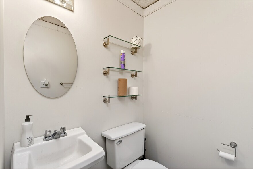 More Photos Of 5476 Broadway St, Lancaster Storefront Retail Residential For Sale