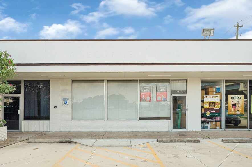 More Photos Of 1009 NASA Road 1, Webster Storefront Retail Office For Lease