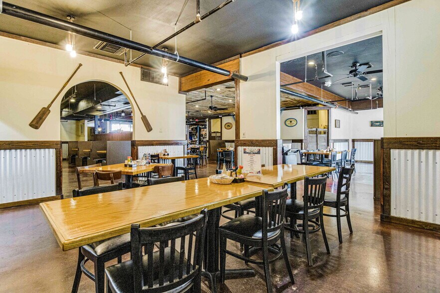 More Photos Of 131 New Warrington Rd, Pensacola Restaurant For Sale