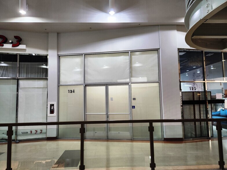 More Photos Of 1458 S San Pedro St, Los Angeles Freestanding For Lease