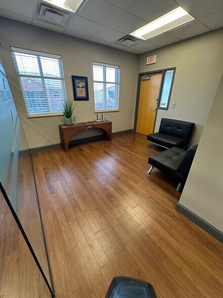 More Photos Of 996 Wilkinson Trce, Bowling Green Office For Sale