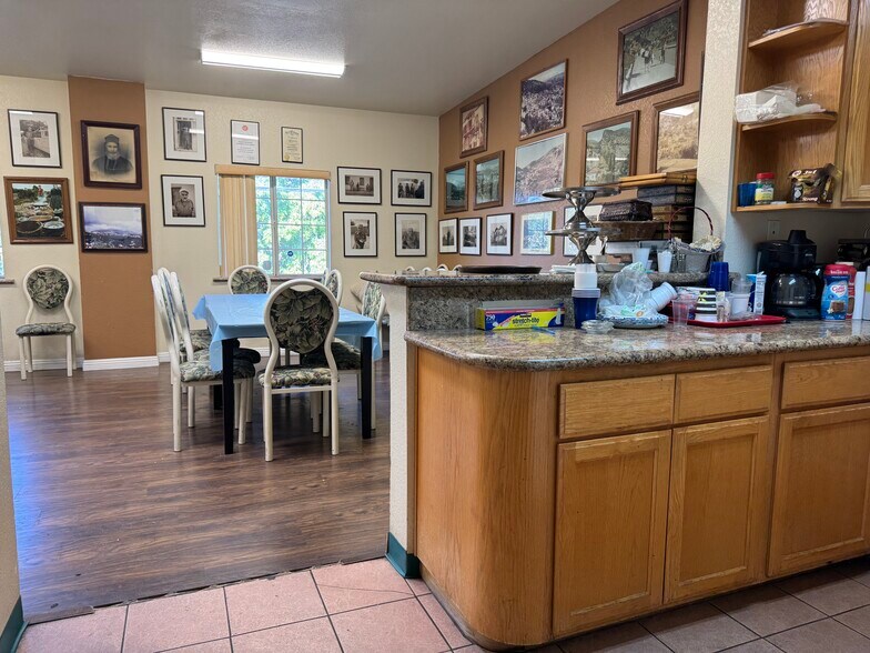 More Photos Of 18407 Sherman Way, Reseda Office For Sale