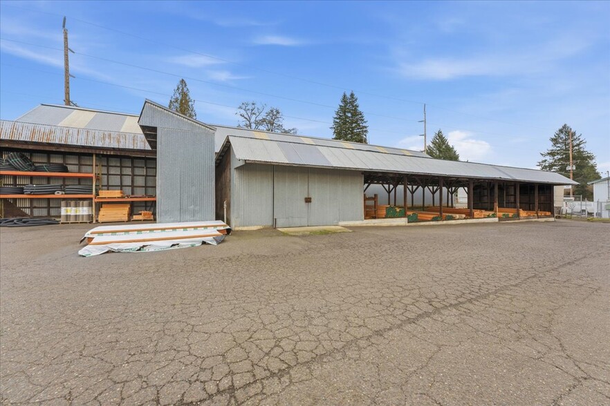 More Photos Of 2820 E St, Washougal Flex For Sale