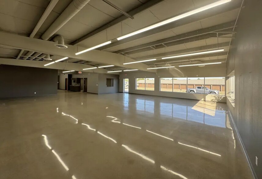 More Photos Of 633 1st Ave, Monroe Showroom For Sale