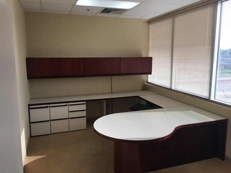 More Photos Of 1312 Professional Blvd, Evansville Medical For Sale