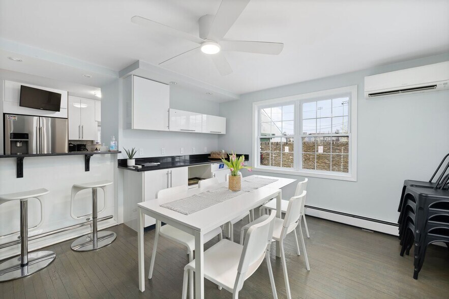 More Photos Of 28 Weaver Ave, Newport Hospitality For Sale