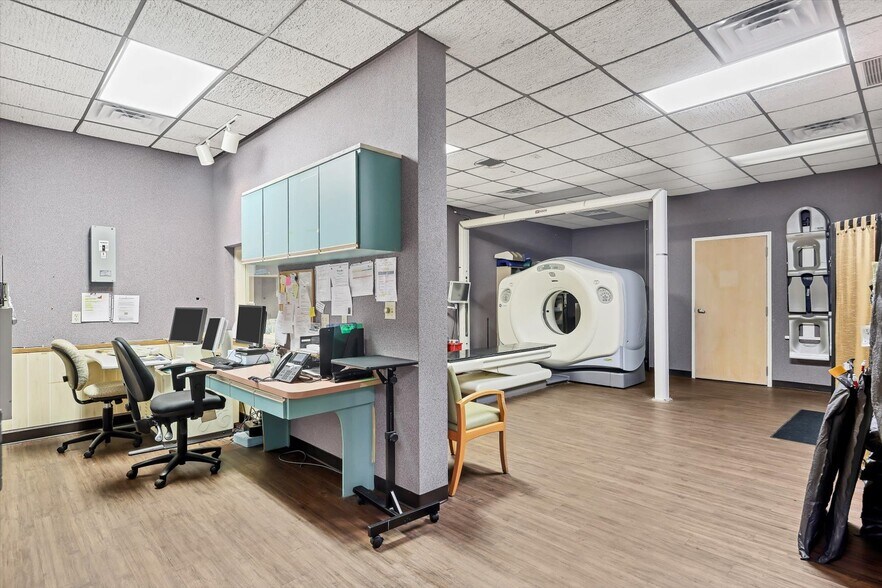 More Photos Of 6215 21st Ave, Bradenton Medical For Sale