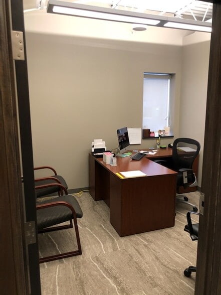 More Photos Of 312-314 Martin Luther King Jr Blvd, Evansville Office For Sale