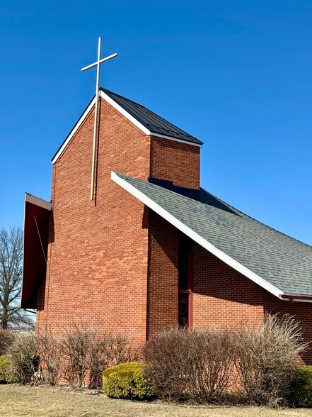 More Photos Of 2015 E Main St, Gas City Flex For Sale