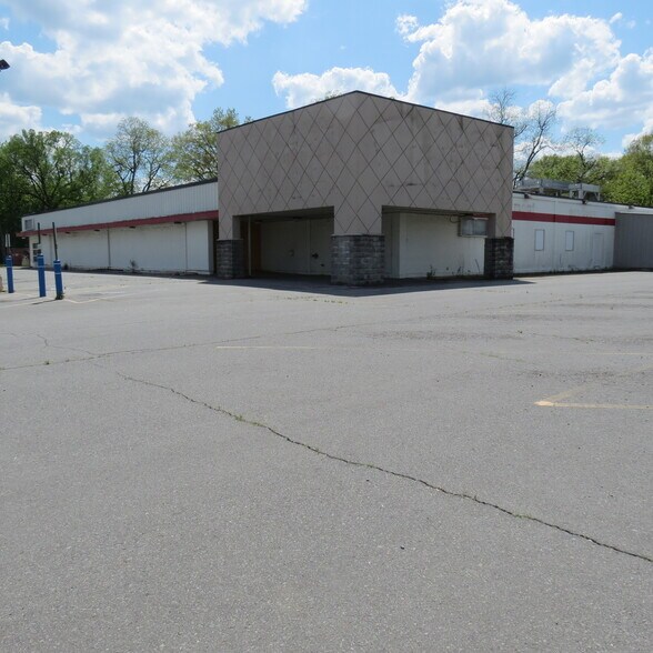 Primary Photo Of 600 S Ash St, Pine Bluff General Retail For Sale
