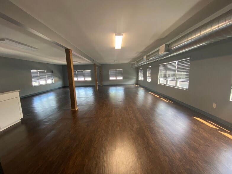 More Photos Of 111 E Commercial St, Broken Arrow Loft Creative Space For Lease