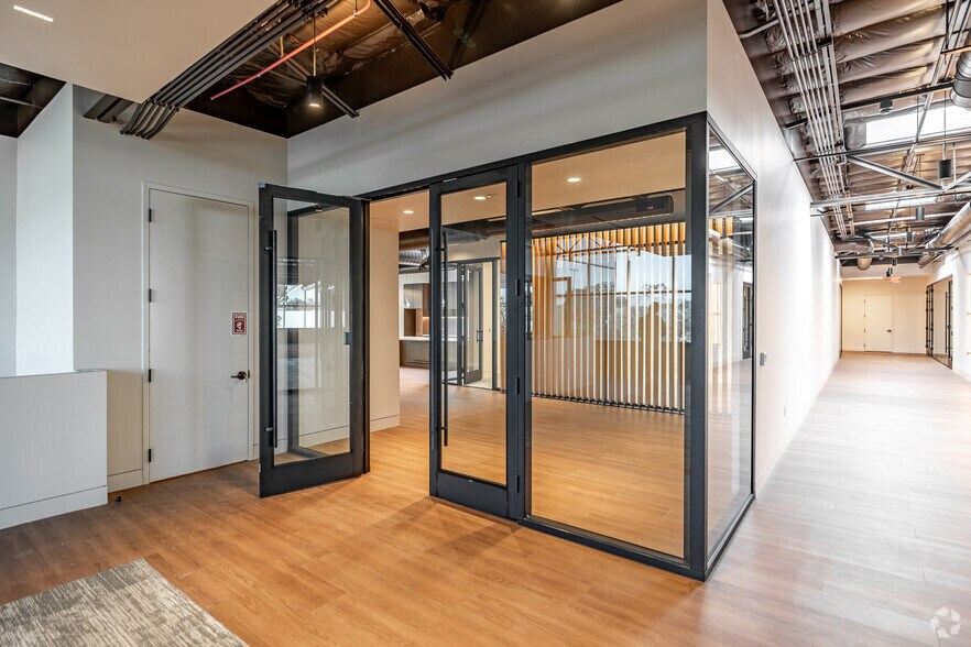 More Photos Of 200 E Baker St, Costa Mesa Loft Creative Space For Sale