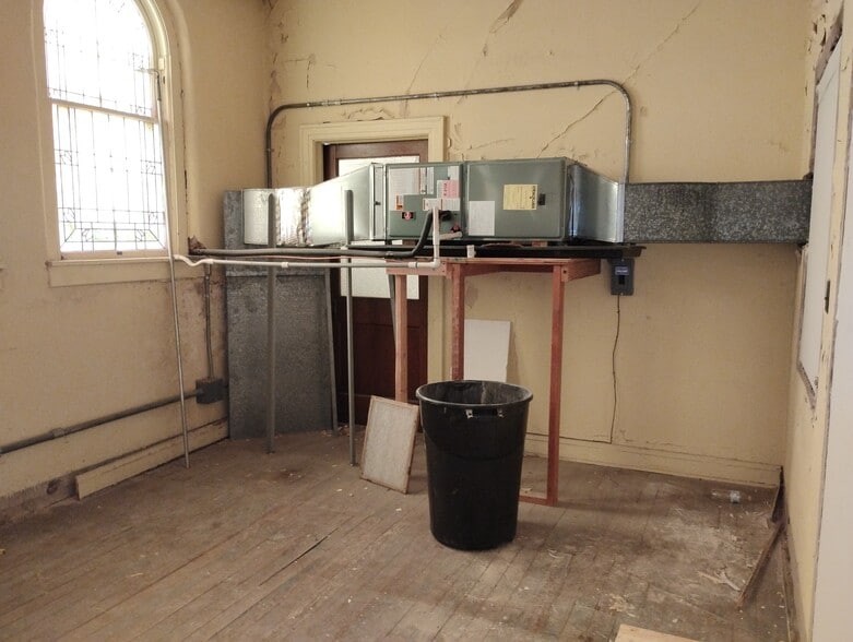 More Photos Of 906 Elm St, Coffeyville Religious Facility For Sale