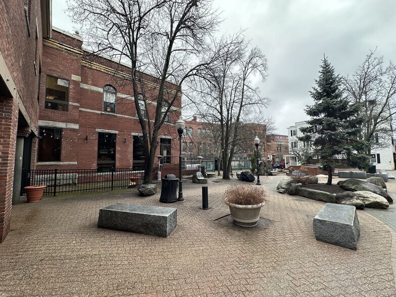 More Photos Of 5 Warren St, Concord Storefront Retail Office For Lease