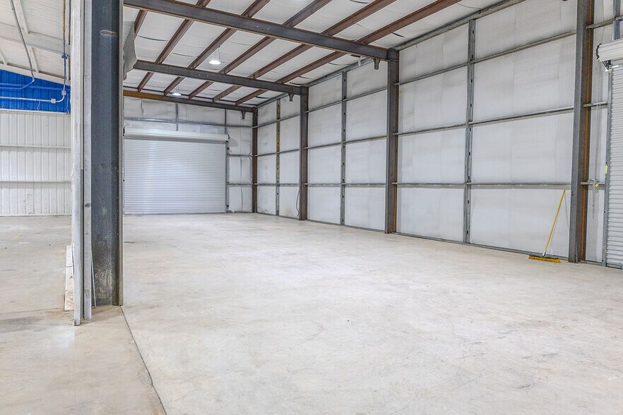 More Photos Of 6160 Mineral Wells Hwy, Weatherford Industrial For Lease
