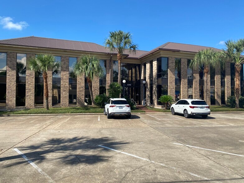 More Photos Of 1345 Campbell Rd, Houston Medical For Lease