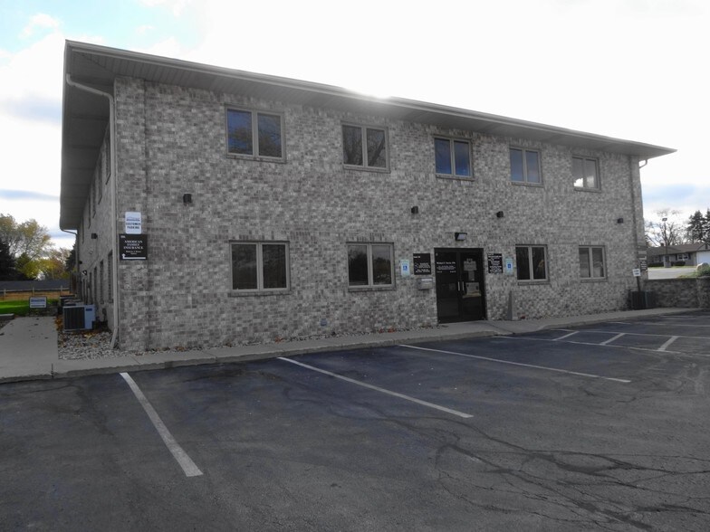 Primary Photo Of 829 S Green Bay Rd, Racine Medical For Sale