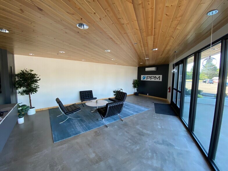 More Photos Of 500 E Illinois St, Newberg Manufacturing For Sale