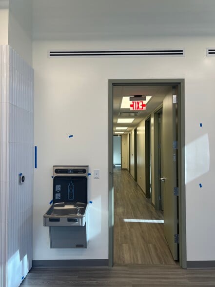 More Photos Of 6301 Northern Pass Dr, El Paso Office For Sale