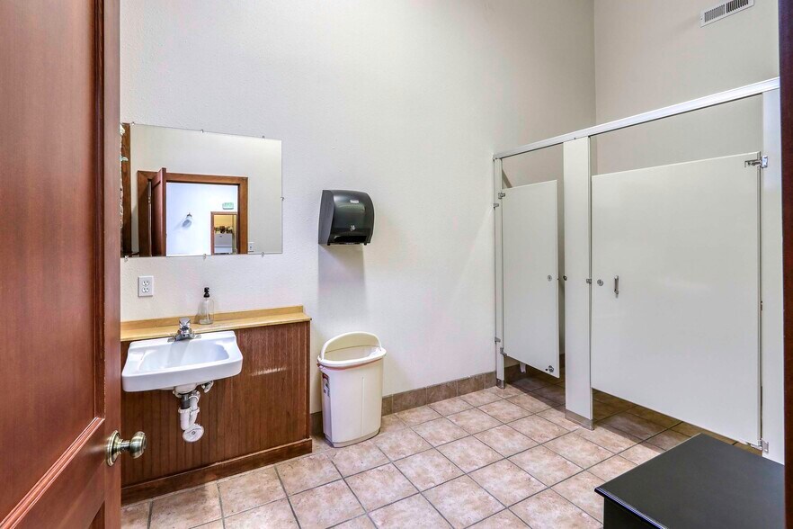 More Photos Of 316 N 2nd Ave, Sandpoint Office For Lease