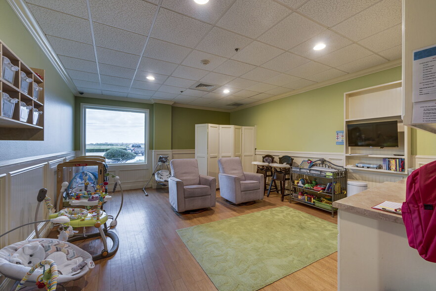 More Photos Of 260 N Miller Rd, Mansfield Religious Facility For Sale