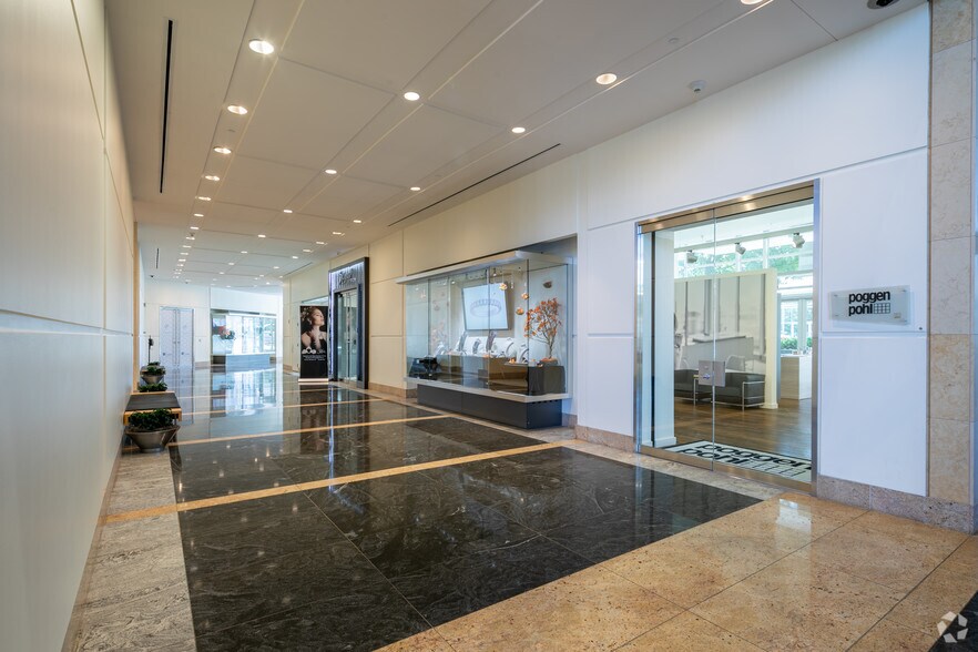 More Photos Of 3280 Peachtree Rd, Atlanta Unknown For Lease