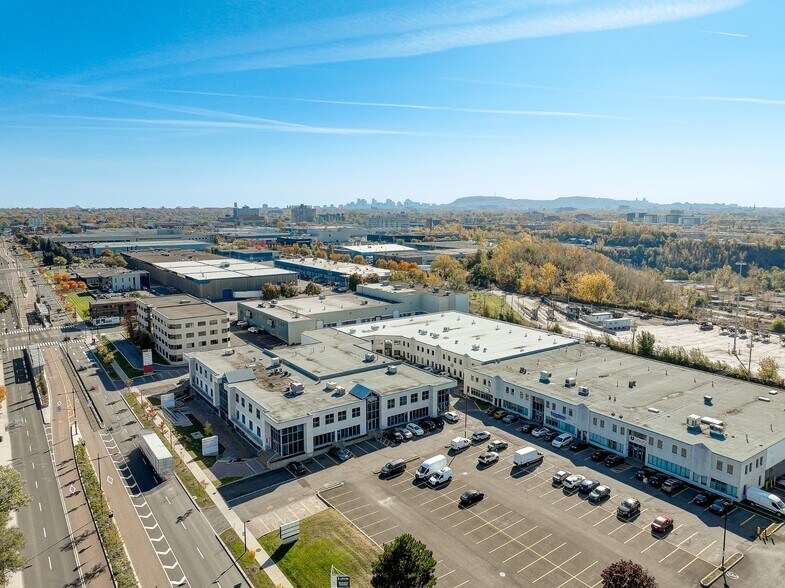More Photos Of 8552-8678 Boul Pie-IX, Montréal Warehouse For Lease