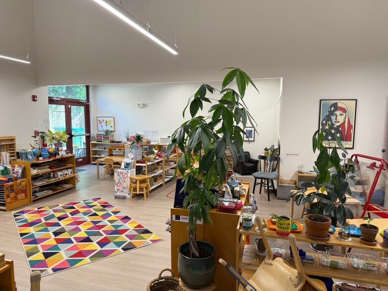 More Photos Of 1430 Poplar Ave, Memphis Office For Sale