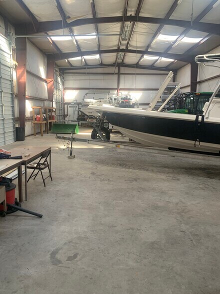 More Photos Of 204 Venture Blvd, Houma Industrial For Lease