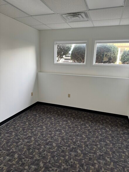 More Photos Of 626 E Longview Dr, Appleton Medical For Lease