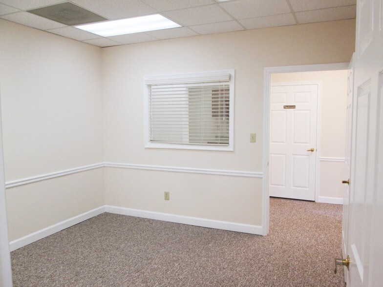 More Photos Of 3867 Holcomb Bridge Rd, Peachtree Corners Office For Lease