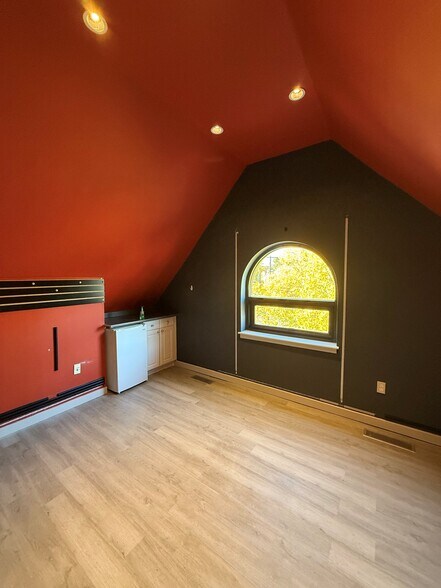 More Photos Of 4400 MacArthur Blvd NW, Washington Office For Sale