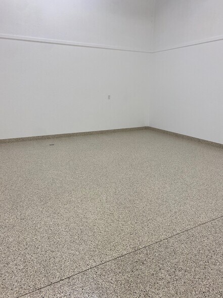 More Photos Of 3425 Radio Rd, Naples Warehouse For Sale