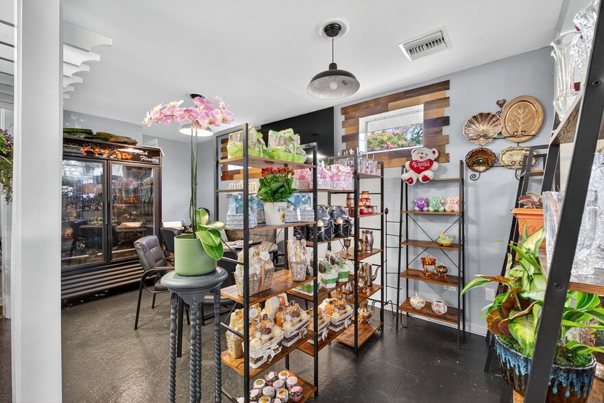 More Photos Of 237 E Plymouth Ave, Deland Freestanding For Sale