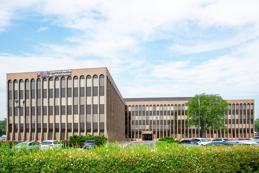 More Photos Of 2340 S River Rd, Des Plaines Office For Lease