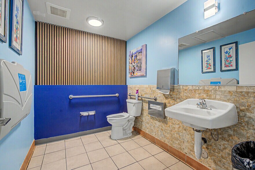 More Photos Of 14554 Big Basin Way, Saratoga Storefront Retail Office For Lease