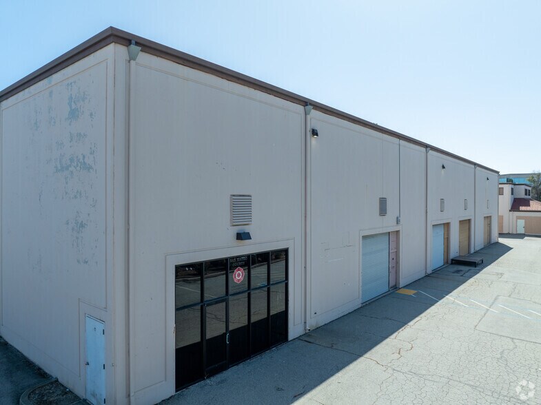 More Photos Of 335 Convention Way, Redwood City Unknown For Lease