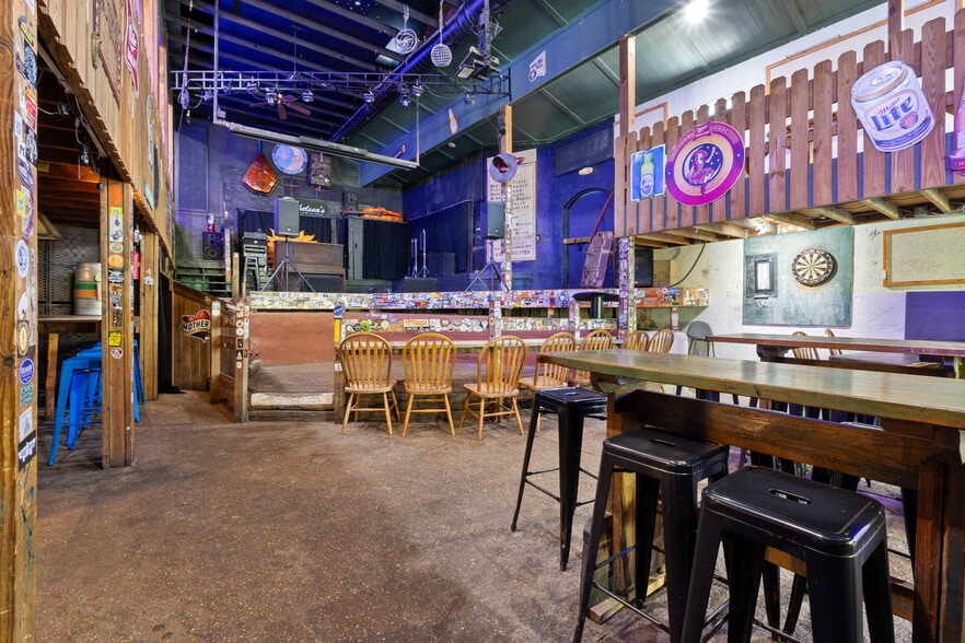 More Photos Of 10 Mountain St, Eureka Springs Restaurant For Sale