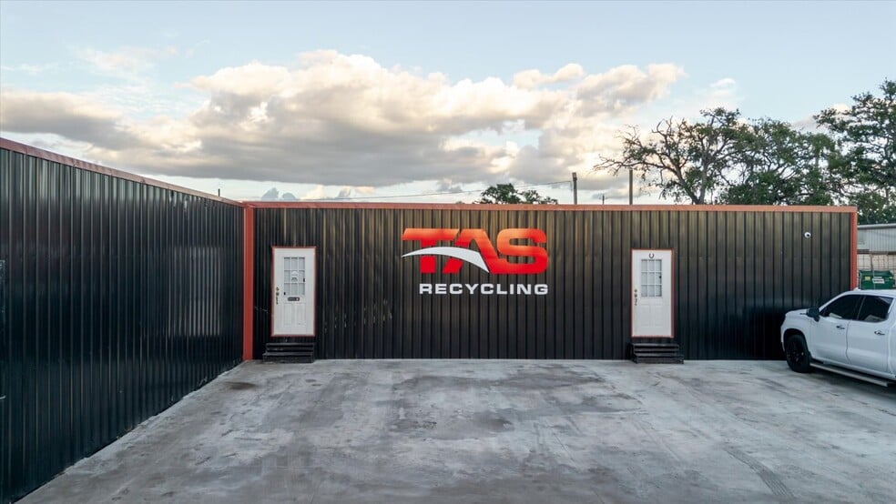 More Photos Of 5404 24th Ave S, Tampa Auto Salvage Facility For Sale