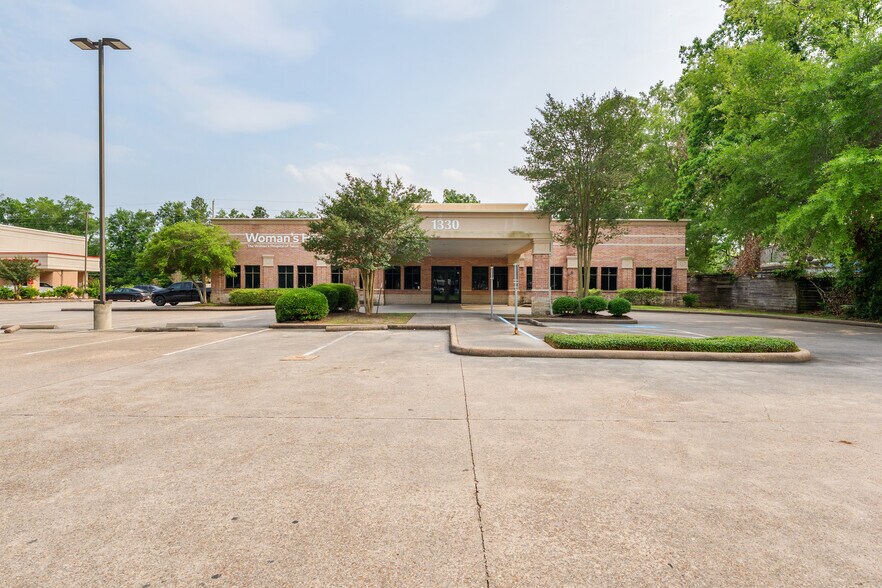 More Photos Of 1330 Kingwood Dr, Kingwood Medical For Lease