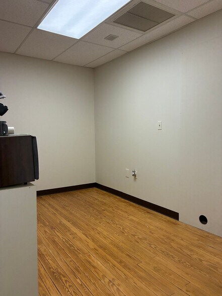 More Photos Of 1006 S Main St, Chambersburg Service Station For Lease