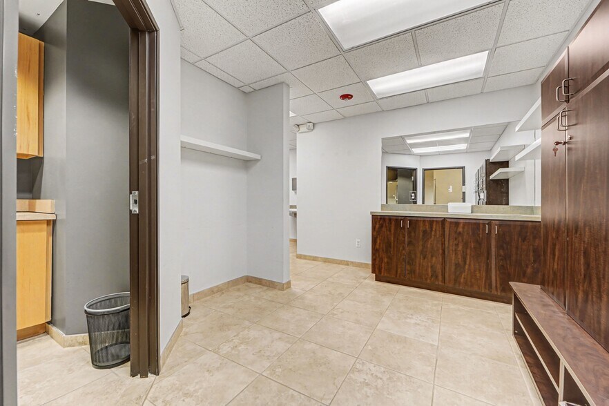 More Photos Of 2950 Crooks Rd, Rochester Hills Healthcare For Lease